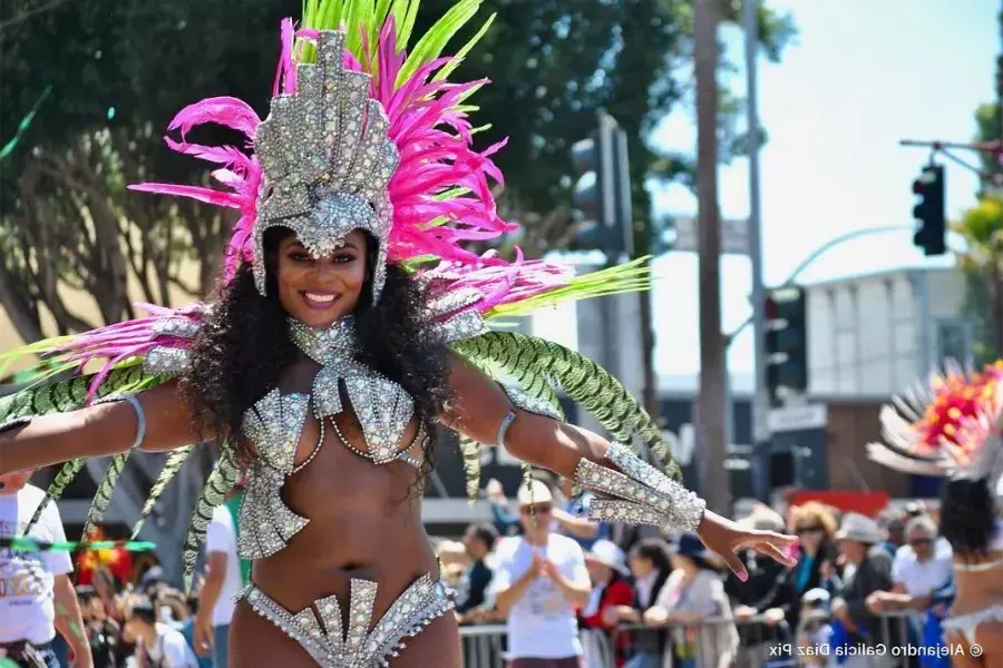 Danseuse de carnaval à la Mission